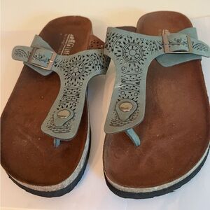 White mountain sandals 8w faux suede